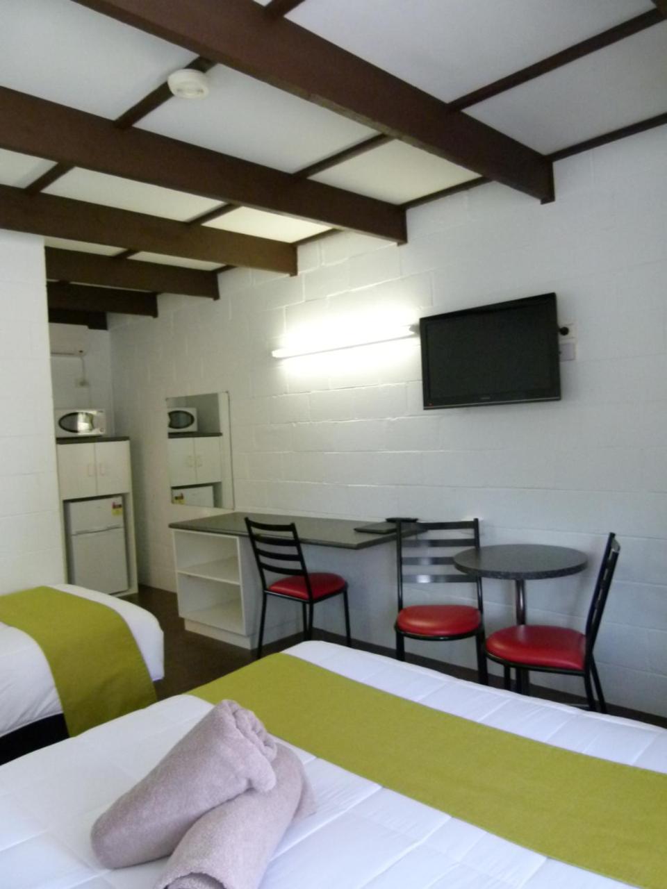 Azalea Motel